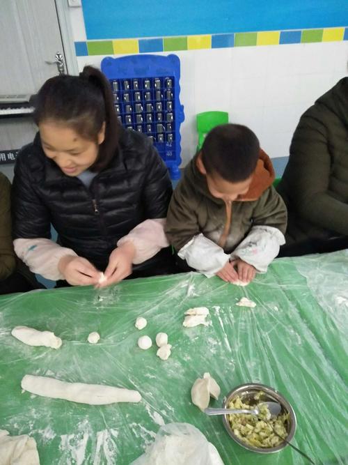 晨曦幼儿园喜迎2019年元旦"亲子包饺子"活动. - 美篇