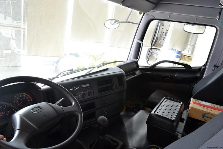 车型报价 广汽日野/日野(hino)700系列/yc4250ss2pk4 图集 驾驶室(1/6