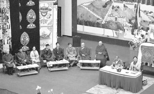 "流亡藏人"大会从17日起在印度达兰萨拉举行,图为会议现场.