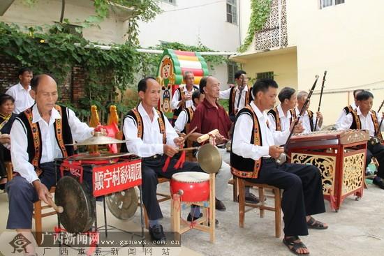 各地动态 > 新闻详情  宁明县寨安乡顺宁村彩调团在抓紧排练《喜迎