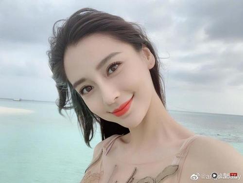 angelababy晒50张马尔代夫自拍照片超养眼连发6个彩蛋惊艳众人