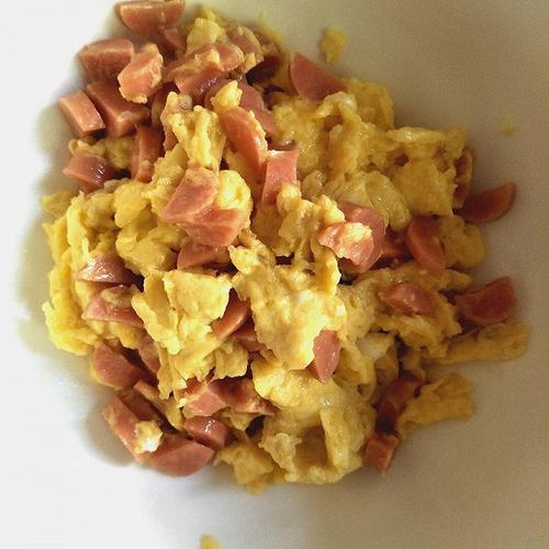 火腿肠炒鸡蛋的做法