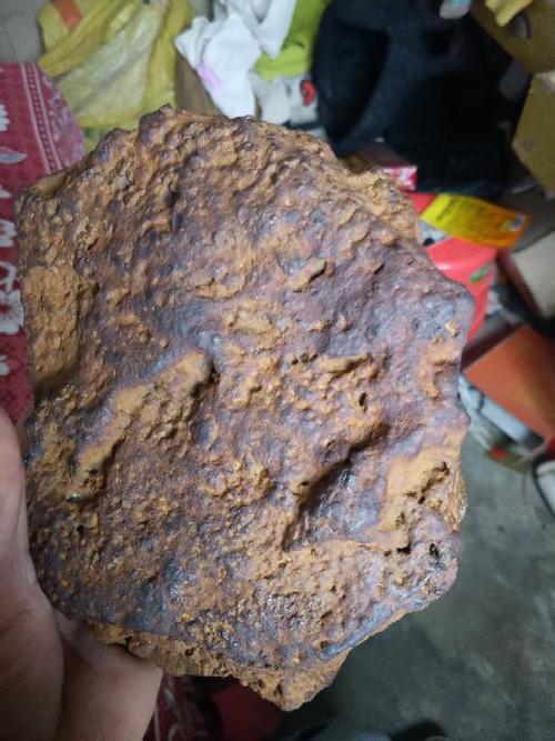 请问各位老师,这是陨石吗 没磁性. 没磁性