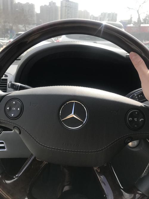 如题,普通且自信会单手开奔驰的男子,征一个物质女孩,特别会骂人的呢