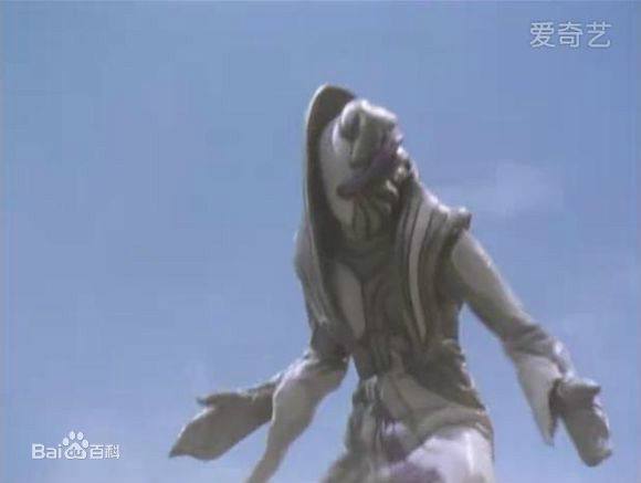 他是善意的宇宙人,在一个村子里面帮助村里人吸收有毒的花粉.