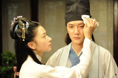 电影《柳如是》剧照,为柳如是(万茜饰演)与陈子龙(冯绍峰饰演)