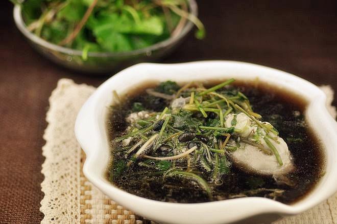 雷公根黑豆鸭蛋汤