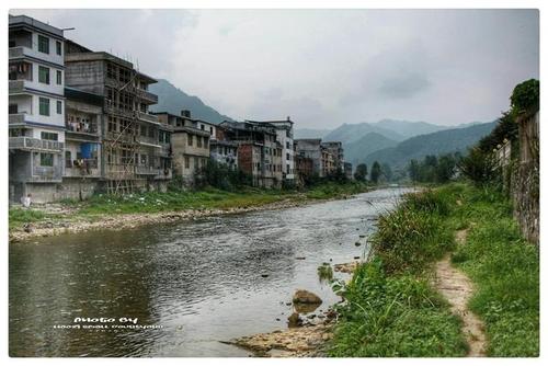 雪峰山脉东麓,矗立着一座秀美的小镇(洞口县山门镇)