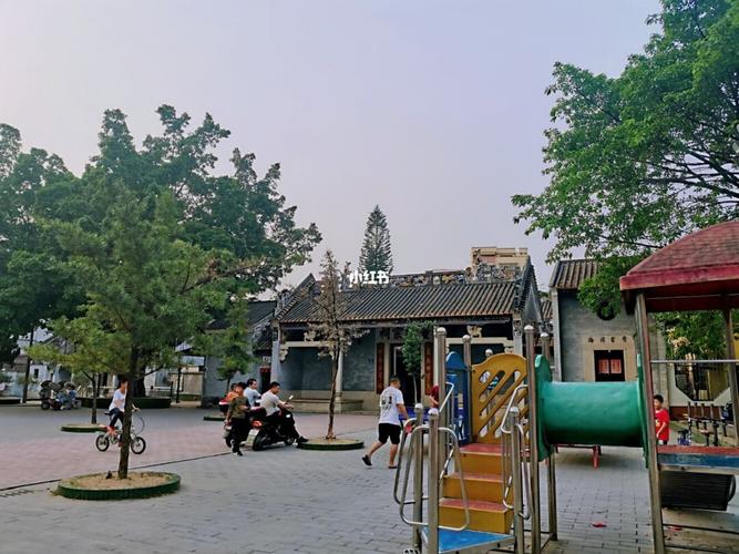 这是广州龙归站附近的北村,走进来发现这条村子好美,拥有很多青砖