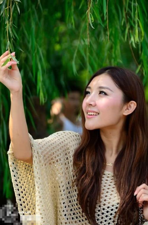 "汽车精灵"0079号选手 性感唯美 房程程(组图)