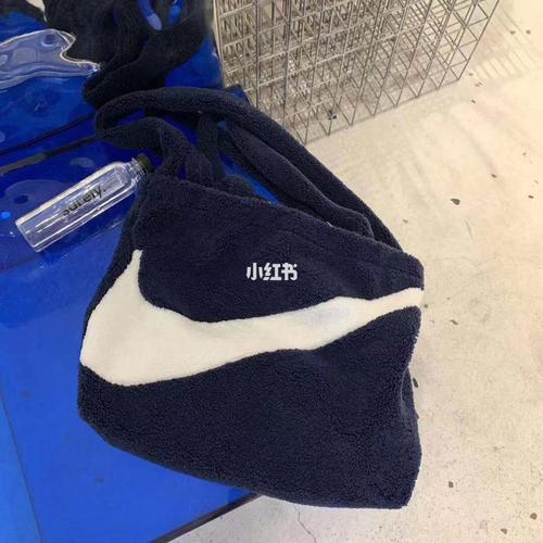 nike摇粒绒包_耐克怎么样_tote包_学生党_背带_学生党