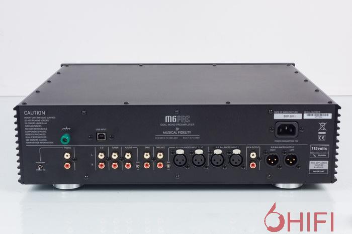她的背后也有cd,tuner,aux  with  home  theatre bypass,tape and