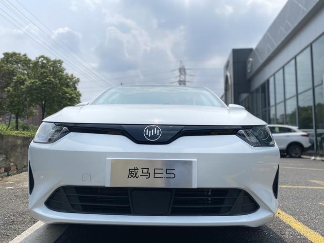 威马汽车首款轿车e5 现已到店