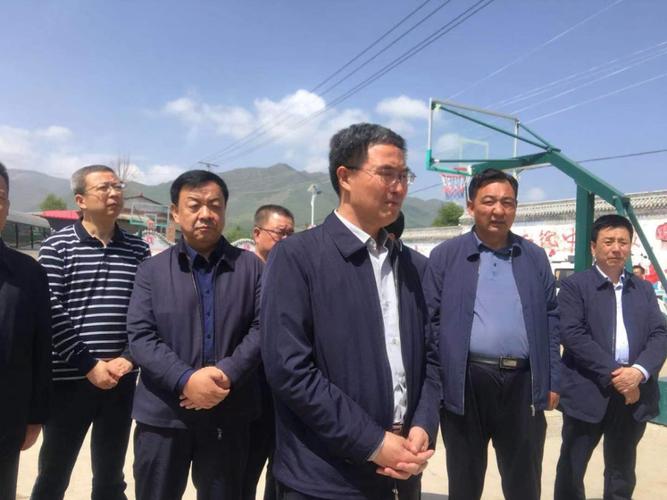 副州长高永平,县委副书记,县长马寿龙,副县长田占清一同调研.