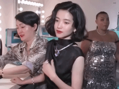 韩国演员 金泰梨 (这个动图很港风美人)