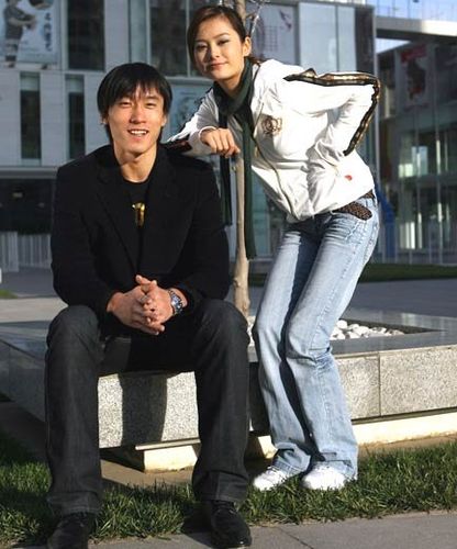 11杜威生活照美女相伴