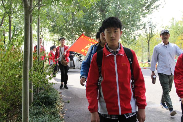 远足,点燃青春的梦想———莒县城阳二中开展九年级励志远足活动