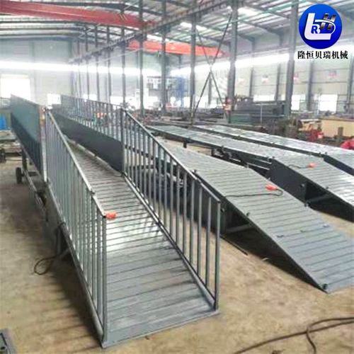 卸猪台装猪运输升降机上猪跑道电动拉猪车养猪卖猪设备装车猪器