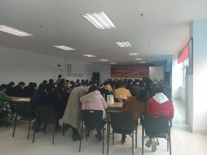 大邑房地产公司开会,大家最关心的房价是?