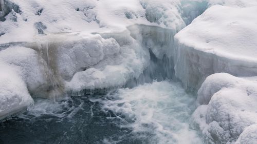 视频素材 实拍视频 自然风景 4k冰雪逐渐消融  来自视频原始文件或