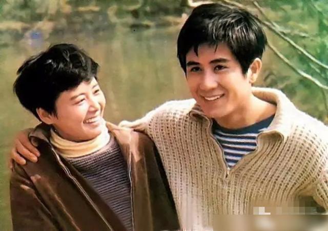 《庐山恋》背后的爱情逻辑:男女主演未结为伉俪可惜了"第一吻"