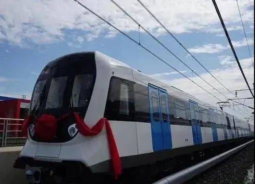 北京地铁11号线西段首列车下线