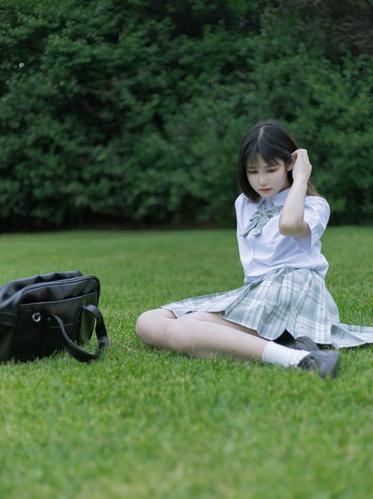 穿jk制服的少女,本是你与我的公园约会,却留我一人在