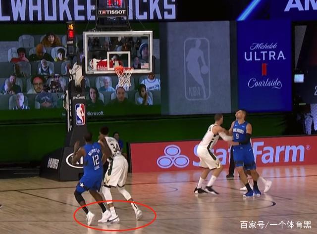 慢镜头回看字母哥垫脚:侧身动作暴露意图,复赛后他已多次失控