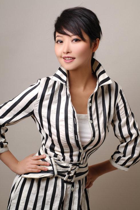  p>施丹,女,汉族,籍贯四川成都,本科毕业于四川师范大学播音与主持