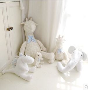 安抚毛绒长颈鹿大象抱枕公仔玩偶家居汽车卧室飘窗装饰拍照道具