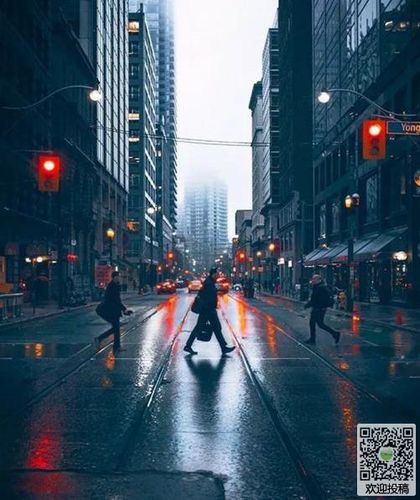 如果失去灯光,城市的夜晚便不再如些炫丽,所以城市的灯光是迷人的.