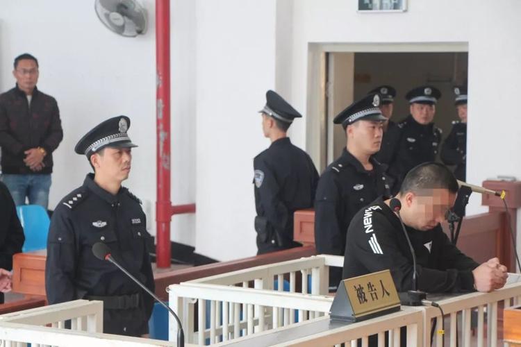 滋事罪判处被告人 罗某海有期徒刑二年,被告人 周某瑜有期徒刑三年