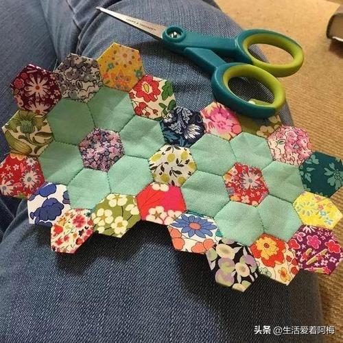 把旧衣服全部剪成六角,再拼起来,布艺拼布真有意思,附