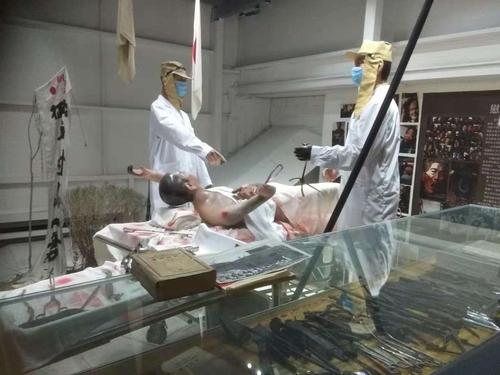 日本人用我们中国人做实验,在身体里注射天花,霍乱等病毒,简直不是人