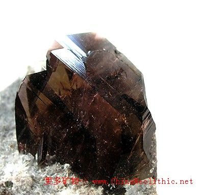 >> 矿物图片 >> 锰斧石-manganaxinite