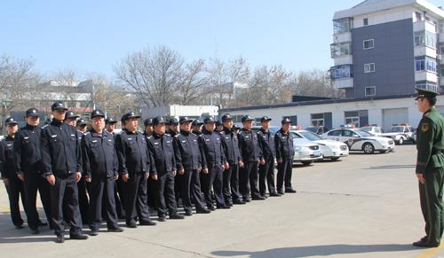山海关公安分局组织局机关民警开展队列训练活动