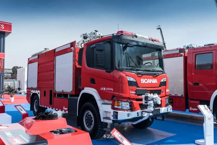 机场快调消防车,在机场发生火灾时可以快速到达着火点