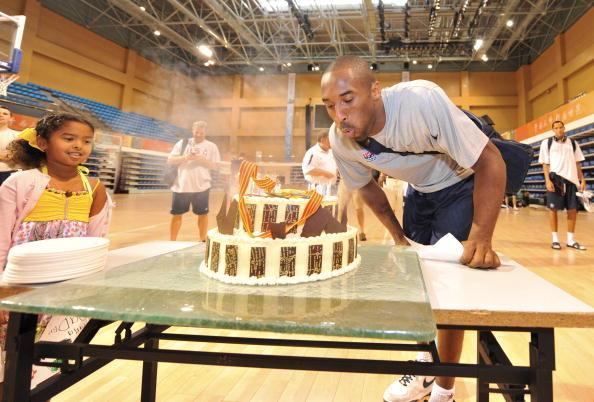 吹蜡烛!宝贝,爸爸30岁了,30岁这一年会发生什麽麼?"  2.