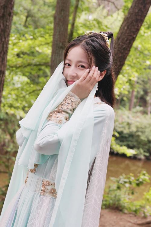 周雨彤清新古装写真图片79