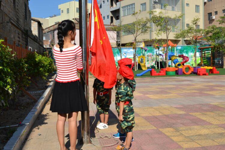 2016年9月26日大同中心幼儿园中二班升旗仪式! - 美篇