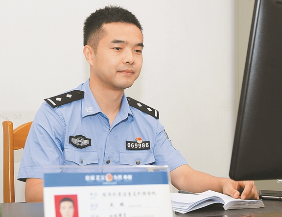 公安局的一级警员和四级警员有什么不同?