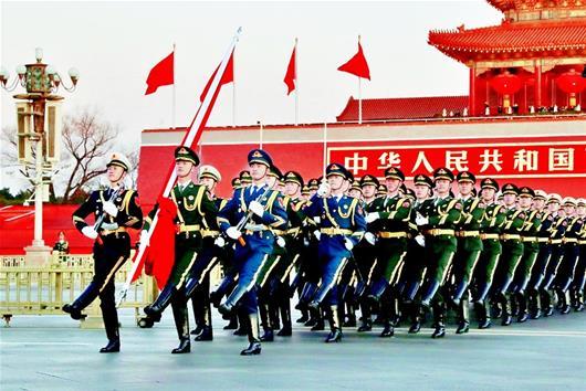 图文:解放军首次执行天安门升旗仪式