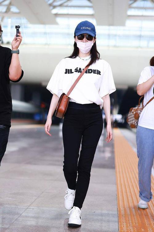 2021年7月13日,上海,景甜机场街拍.  返回搜