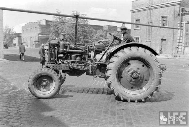 看看当年苏联的战争潜力:1960年一家明斯克的拖拉机厂