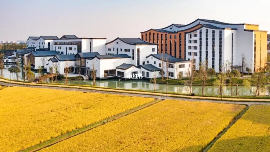 稻舍乡村度假酒店位于乌镇乌村景区内与国际会展中心相邻,从酒店出门