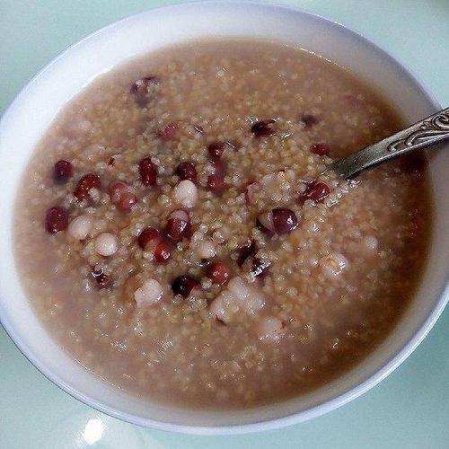 小米粥 红豆薏米水 祛湿补血最是养人