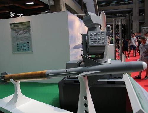 海剑羚舰载近程防空导弹系统和新导弹弹体全尺寸模型