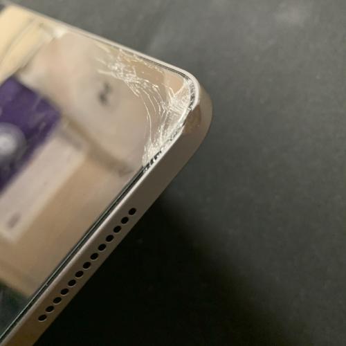 这可咋整啊 刚买了几个月 就摔了一次 就这样了 钢化膜没碎 屏幕碎了