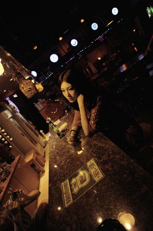 酒吧女