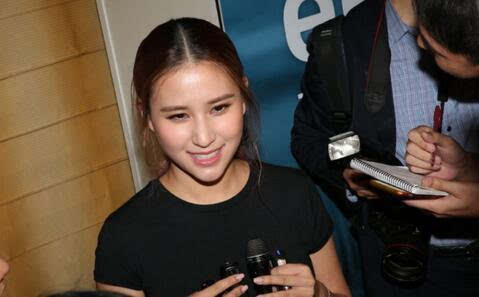 赌王千金何超莲笑谈与方力申绯闻 也没恋过柯震东